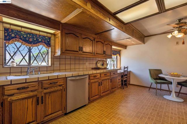 30696 Brae Burn Ave, Hayward, CA 94544