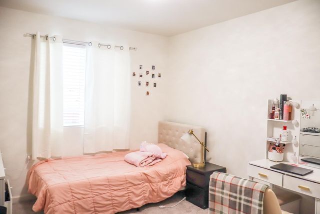 672 N Apricot, Fresno, CA 93727