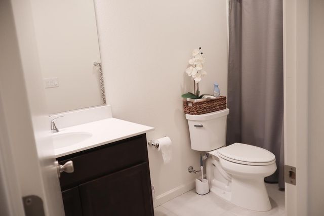 672 N Apricot, Fresno, CA 93727