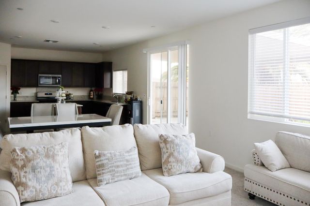 672 N Apricot, Fresno, CA 93727