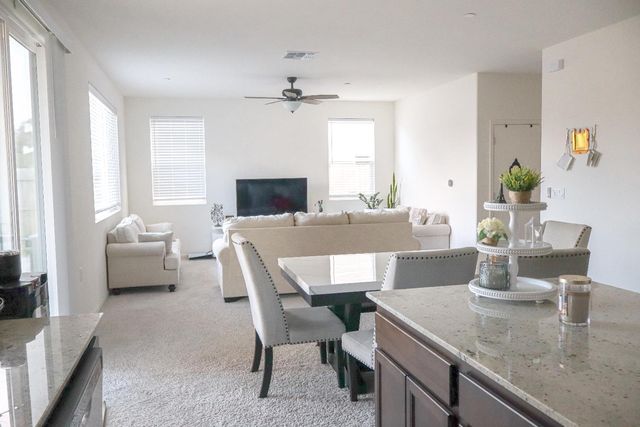 672 N Apricot, Fresno, CA 93727