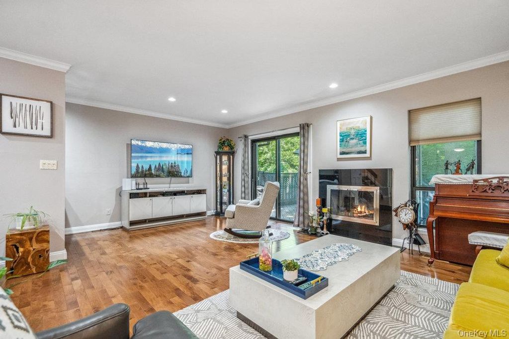 31 Club House Court 31, Jericho, NY 11753