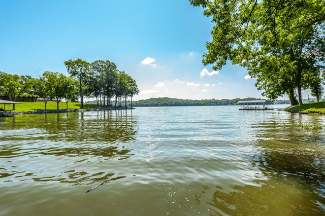 601 Indian Lake Rd, Hendersonville, TN 37075