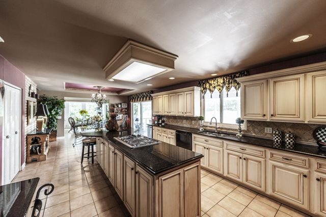 601 Indian Lake Rd, Hendersonville, TN 37075
