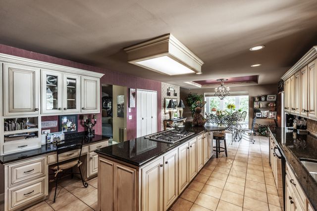 601 Indian Lake Rd, Hendersonville, TN 37075