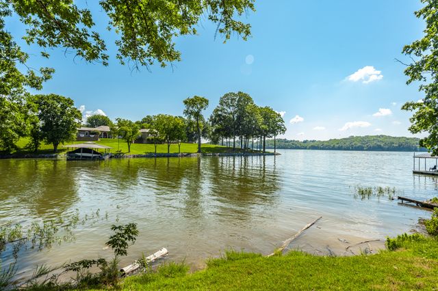 601 Indian Lake Rd, Hendersonville, TN 37075