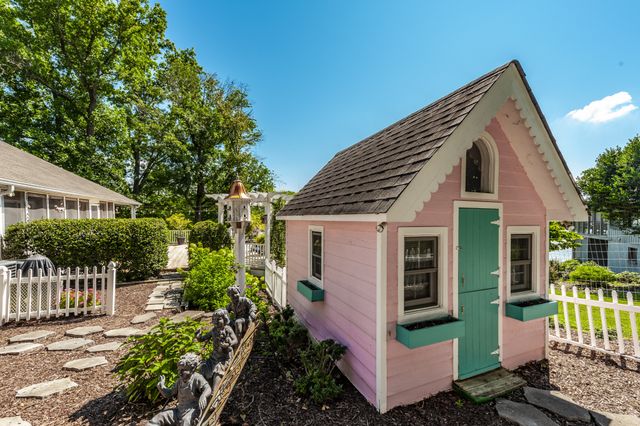 601 Indian Lake Rd, Hendersonville, TN 37075