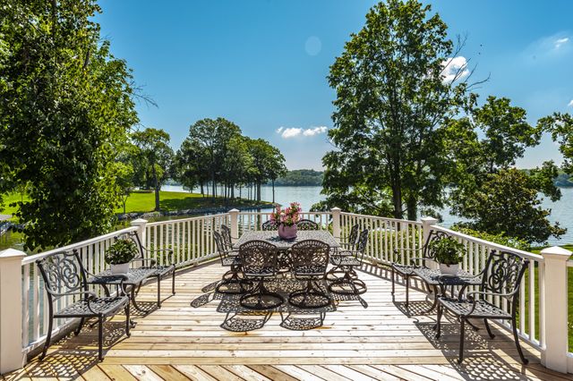601 Indian Lake Rd, Hendersonville, TN 37075