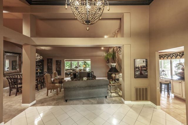 601 Indian Lake Rd, Hendersonville, TN 37075