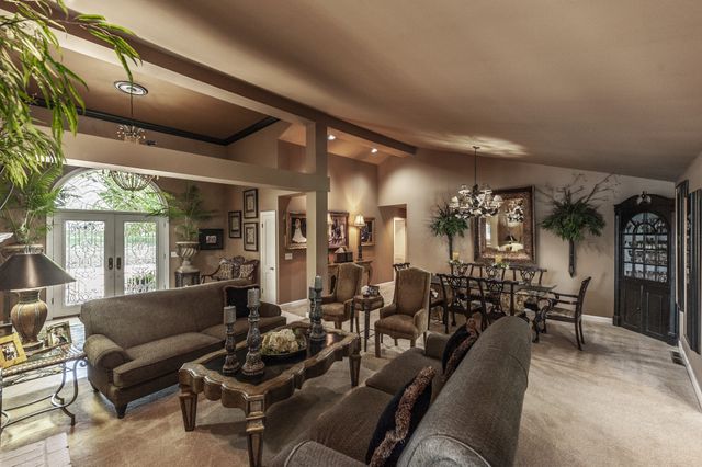 601 Indian Lake Rd, Hendersonville, TN 37075