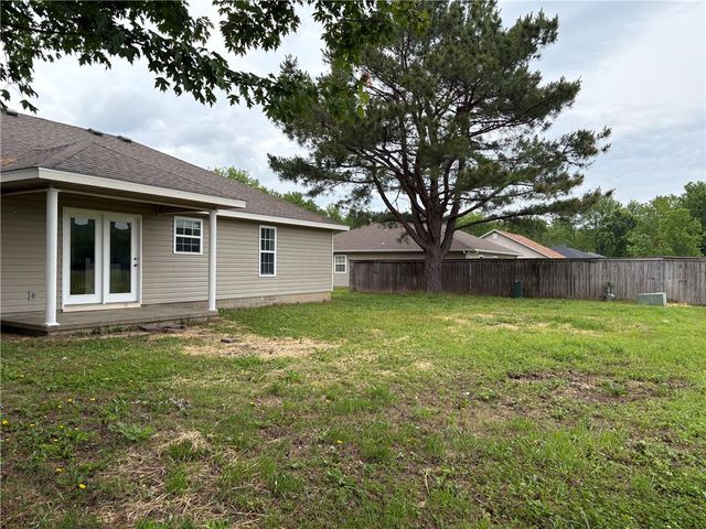 2824 Jessica Place, Fayetteville, AR 72701