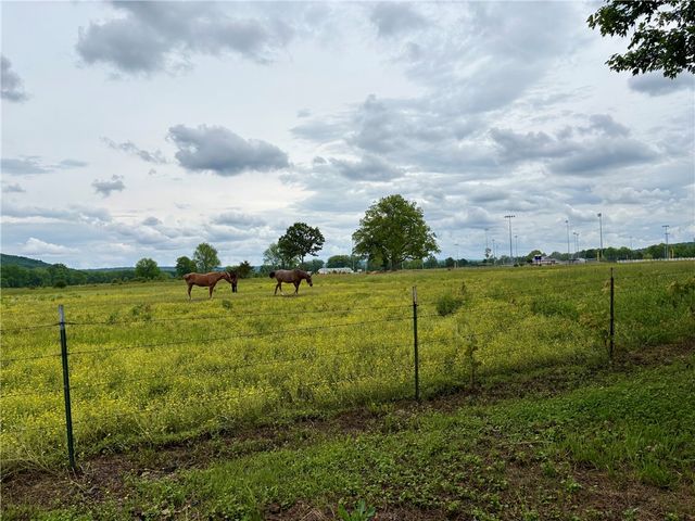 2824 Jessica Place, Fayetteville, AR 72701