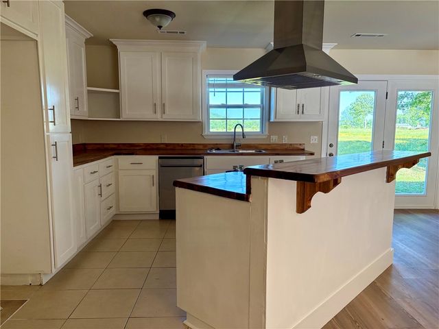 2824 Jessica Place, Fayetteville, AR 72701