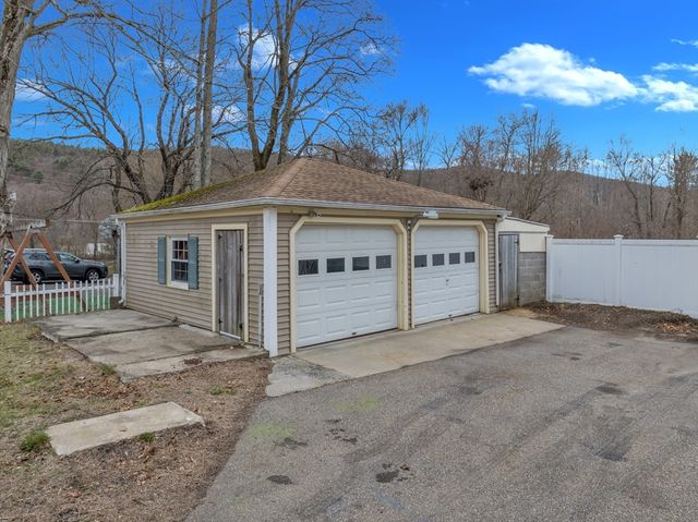 94 South St, Ware, MA 01082