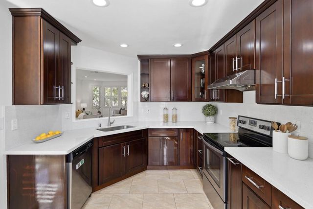 951 La Mesa Terrace A, Sunnyvale, CA 94086