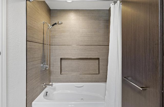 951 La Mesa Terrace A, Sunnyvale, CA 94086