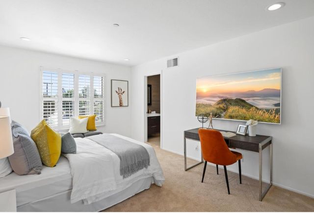 951 La Mesa Terrace A, Sunnyvale, CA 94086