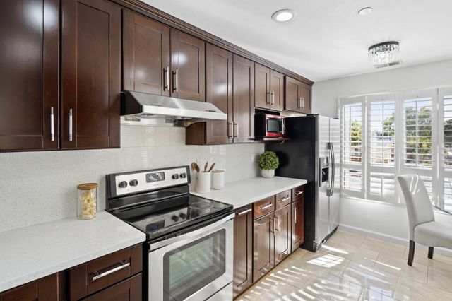 951 La Mesa Terrace A, Sunnyvale, CA 94086