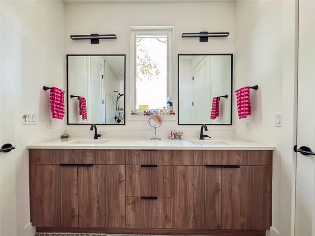 619 Tillery ST A, Austin, TX 78702