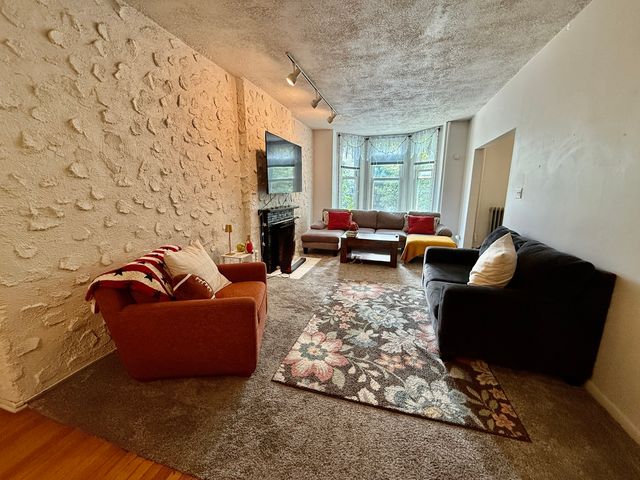 1132 W Addison Street 2, Chicago, IL 60613