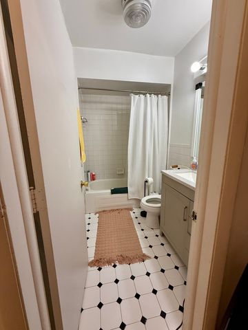 1132 W Addison Street 2, Chicago, IL 60613