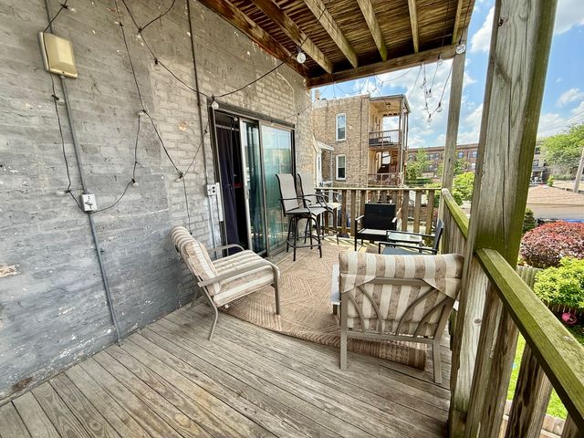 1132 W Addison Street 2, Chicago, IL 60613