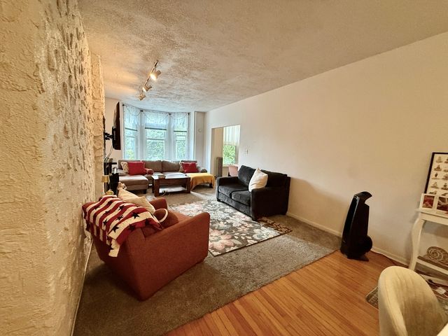 1132 W Addison Street 2, Chicago, IL 60613