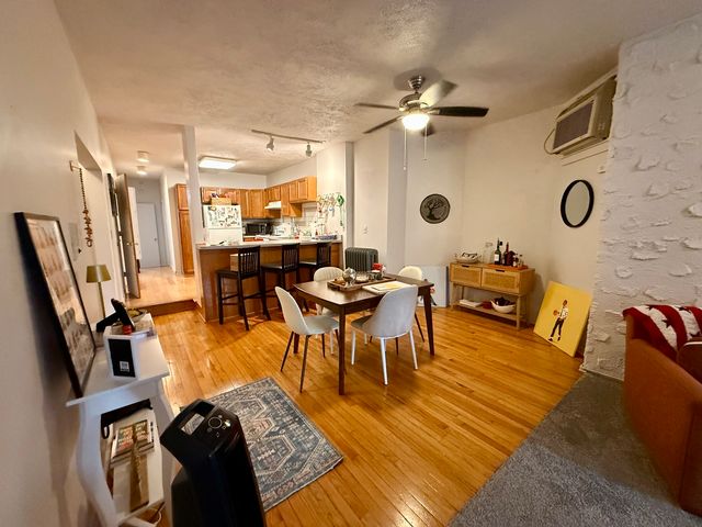 1132 W Addison Street 2, Chicago, IL 60613