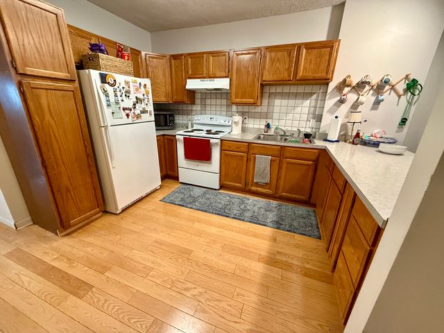 1132 W Addison Street 2, Chicago, IL 60613