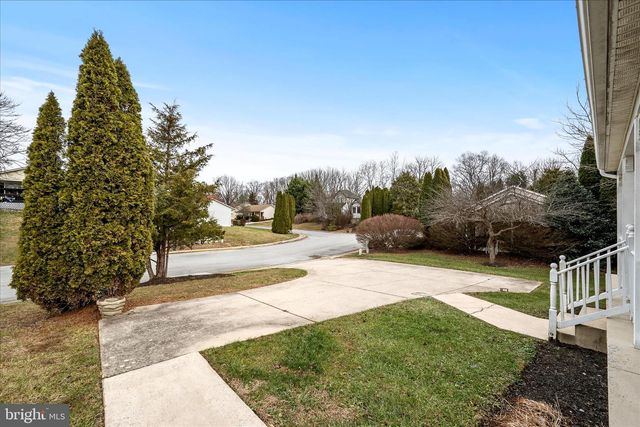 320 BEAUREGARD BLVD, Charles Town, WV 25414