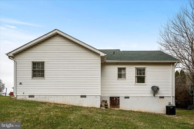 320 BEAUREGARD BLVD, Charles Town, WV 25414