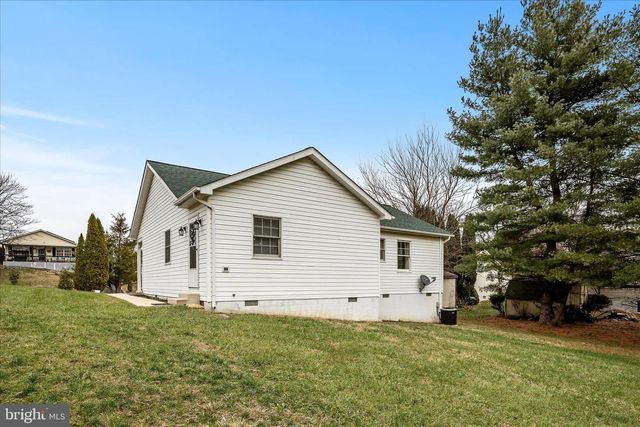 320 BEAUREGARD BLVD, Charles Town, WV 25414