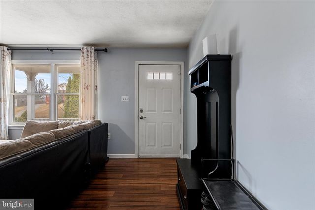 320 BEAUREGARD BLVD, Charles Town, WV 25414