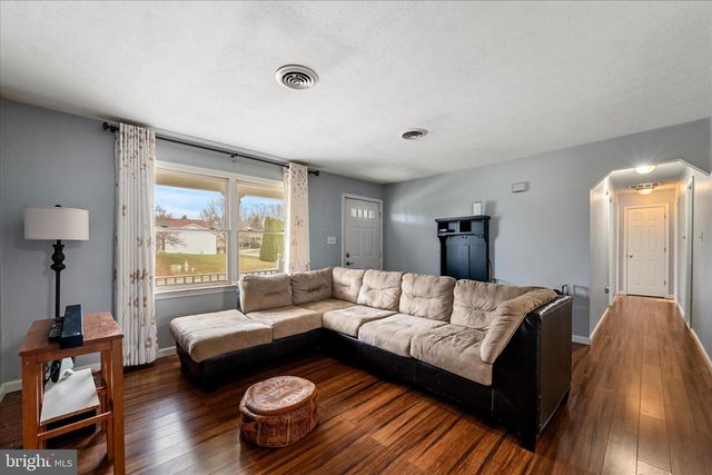 320 BEAUREGARD BLVD, Charles Town, WV 25414