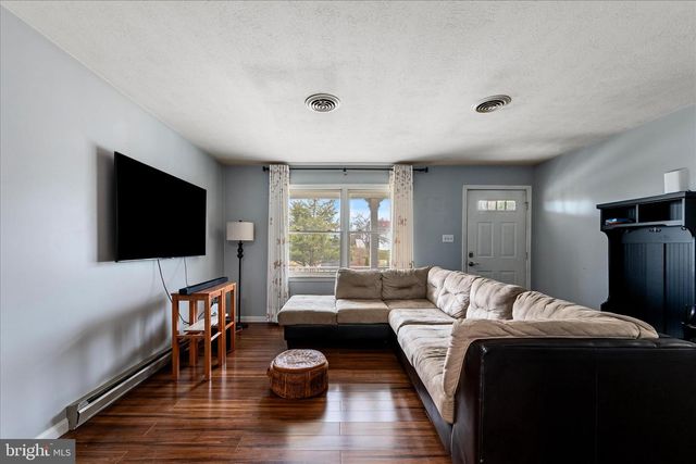 320 BEAUREGARD BLVD, Charles Town, WV 25414