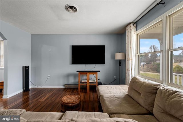 320 BEAUREGARD BLVD, Charles Town, WV 25414