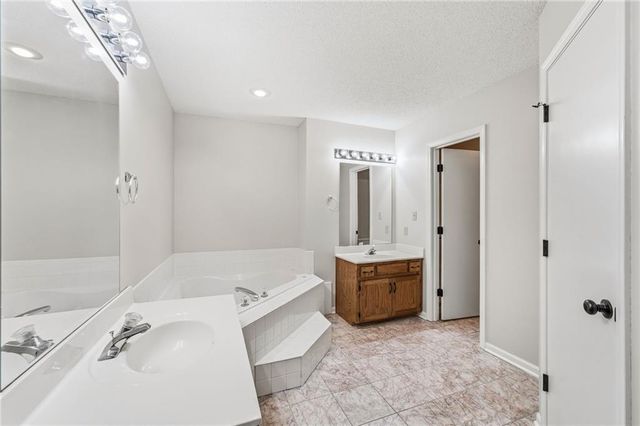 625 SE Shiloh Drive, Lee's Summit, MO 64063