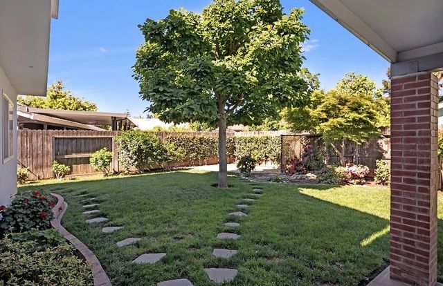 2836 Adirondack Way, Sacramento, CA 95827