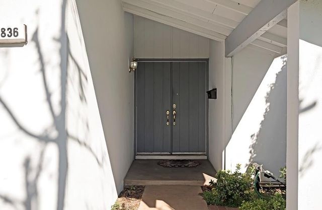 2836 Adirondack Way, Sacramento, CA 95827