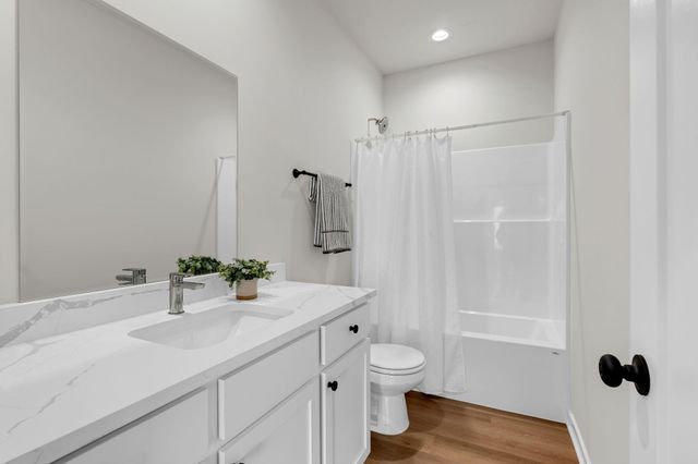 244 & 246 N Gowen St, Goddard, KS 67052