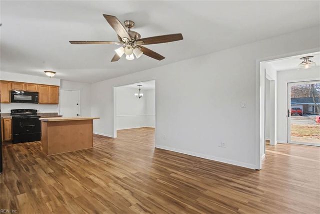 636 Village Green PW, Newport News, VA 23602