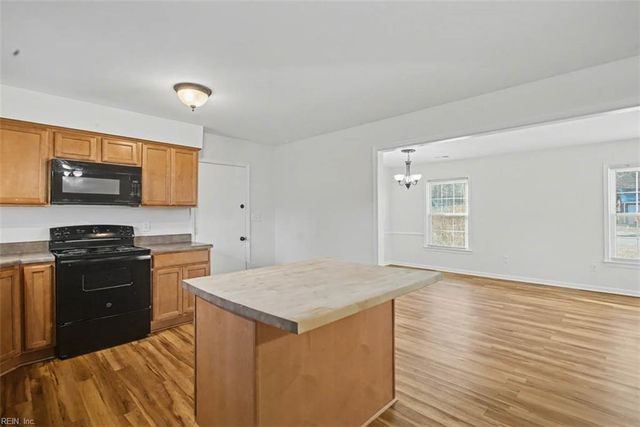 636 Village Green PW, Newport News, VA 23602