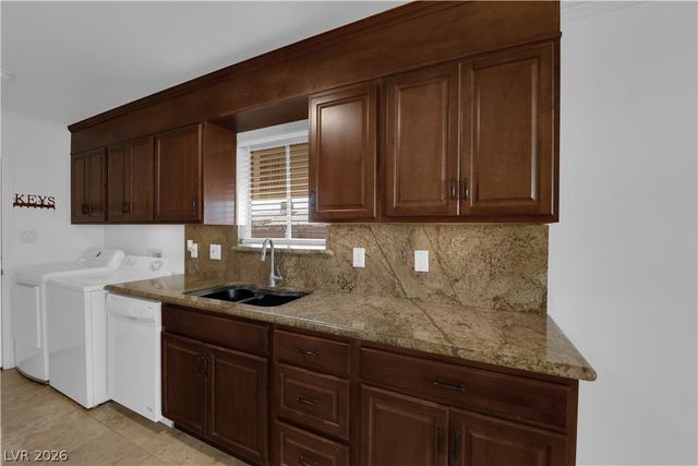193 Greenbriar Townhouse Way, Las Vegas, NV 89121