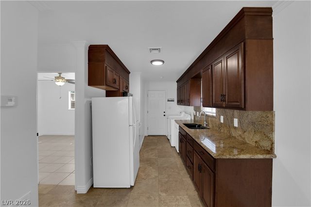 193 Greenbriar Townhouse Way, Las Vegas, NV 89121