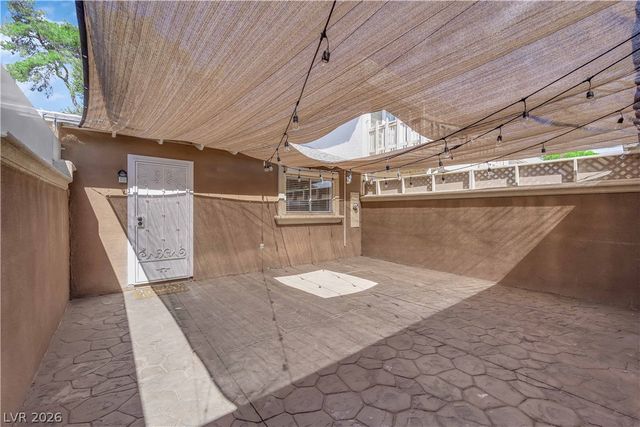 193 Greenbriar Townhouse Way, Las Vegas, NV 89121