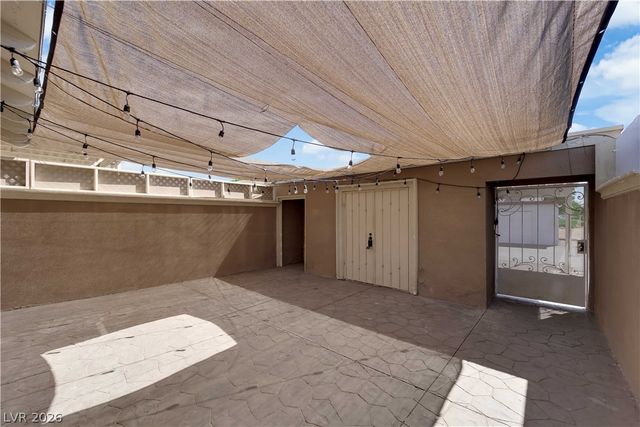 193 Greenbriar Townhouse Way, Las Vegas, NV 89121