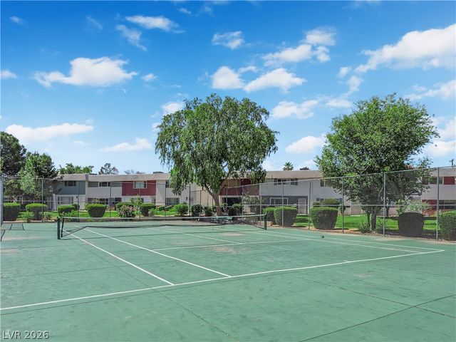 193 Greenbriar Townhouse Way, Las Vegas, NV 89121