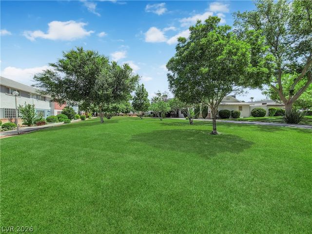 193 Greenbriar Townhouse Way, Las Vegas, NV 89121