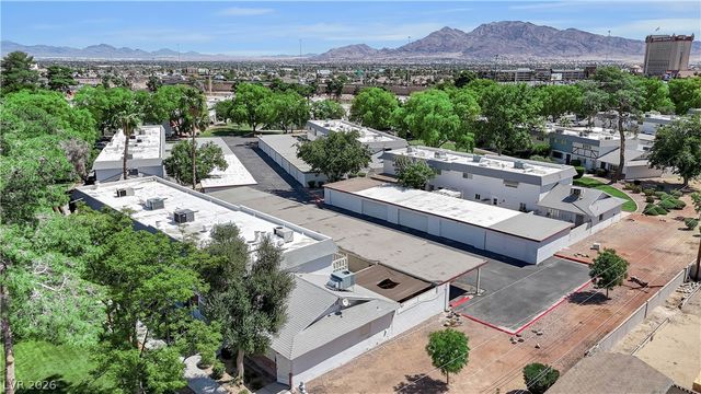 193 Greenbriar Townhouse Way, Las Vegas, NV 89121
