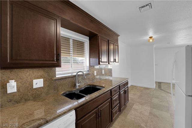 193 Greenbriar Townhouse Way, Las Vegas, NV 89121